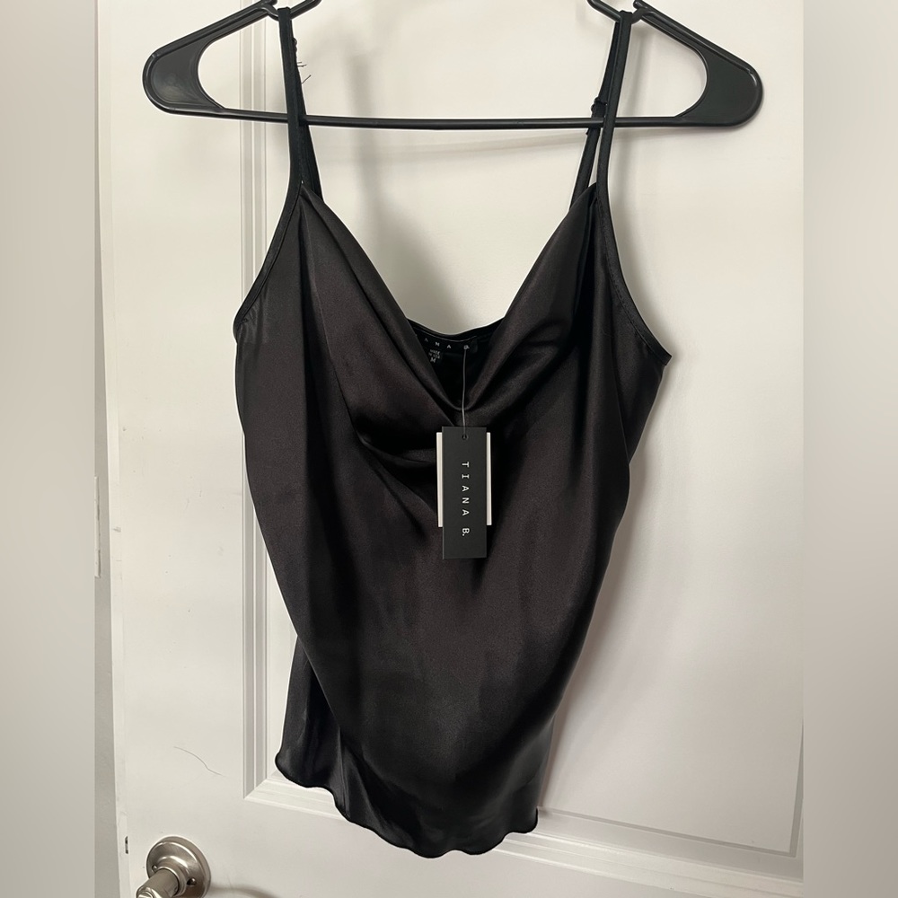 Brand new versona top